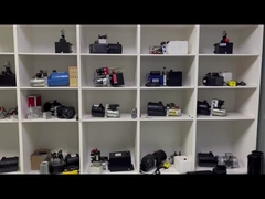 차량과 창고에 쉽게 접근 할 수 있도록 조정 가능한 가위 리프트 테이블